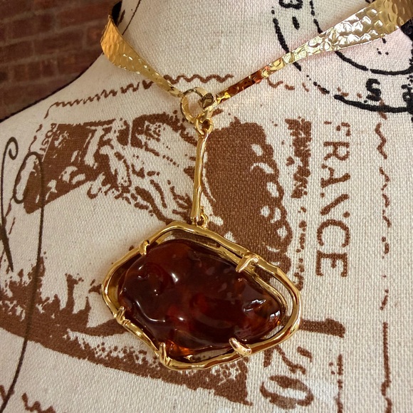 ZARA- Elegant Gold and Brown Pendant Necklace - Picture 3 of 4